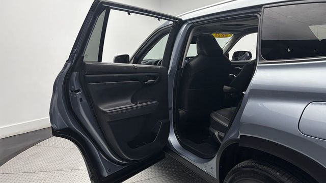 2021 Toyota Highlander XLE AWD - 23024367 - 34