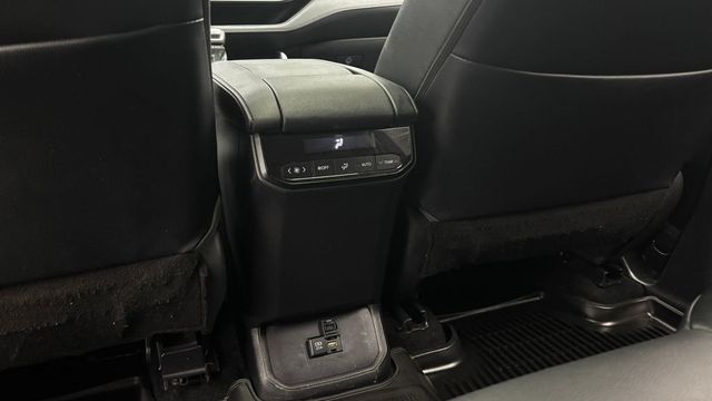 2021 Toyota Highlander XLE AWD - 23024367 - 38
