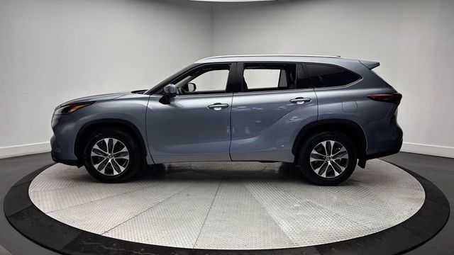2021 Toyota Highlander XLE AWD - 23024367 - 3