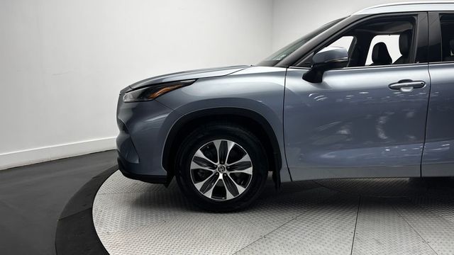 2021 Toyota Highlander XLE AWD - 23024367 - 4