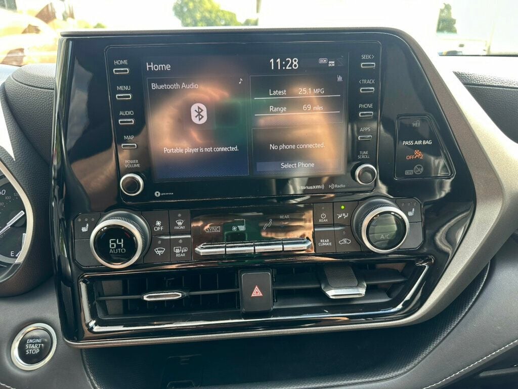 2021 Toyota Highlander XLE photo 12