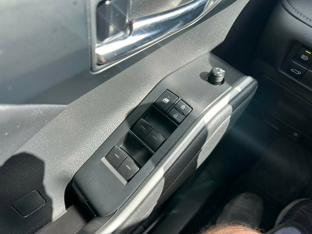 2021 Toyota Highlander XLE photo 16