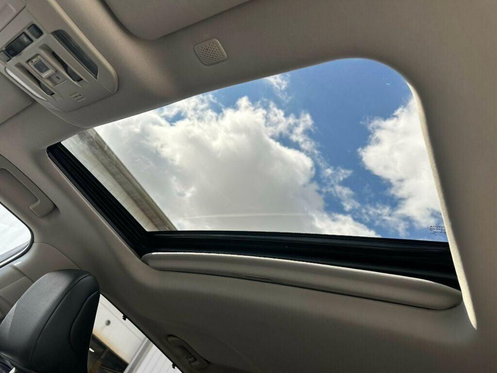 2021 Toyota Highlander XLE photo 17