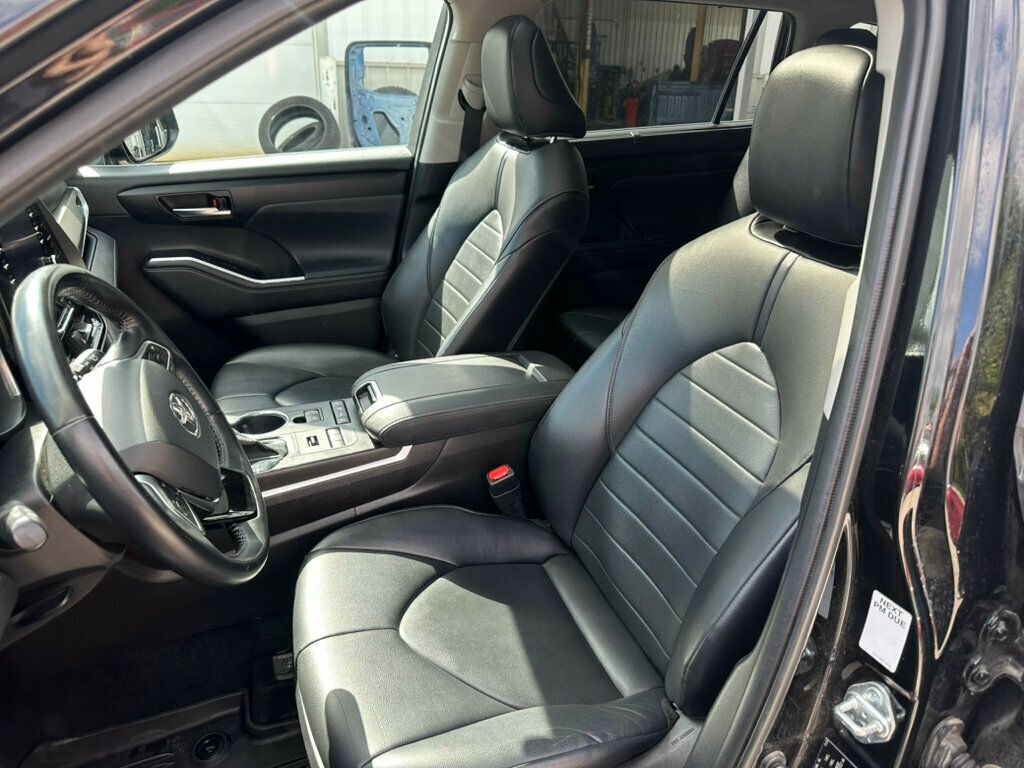 2021 Toyota Highlander XLE photo 18