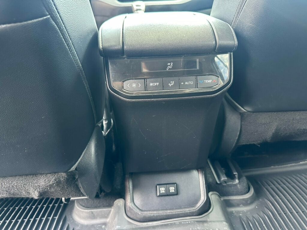 2021 Toyota Highlander XLE photo 21