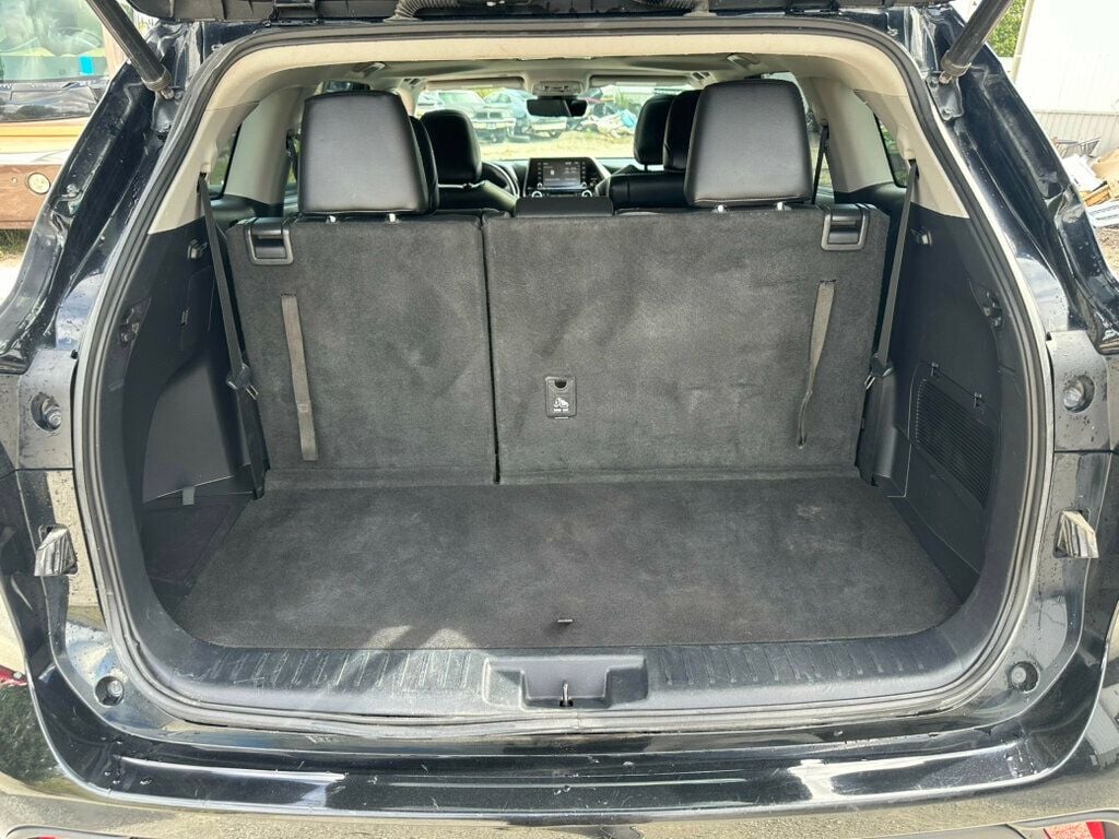 2021 Toyota Highlander XLE photo 22