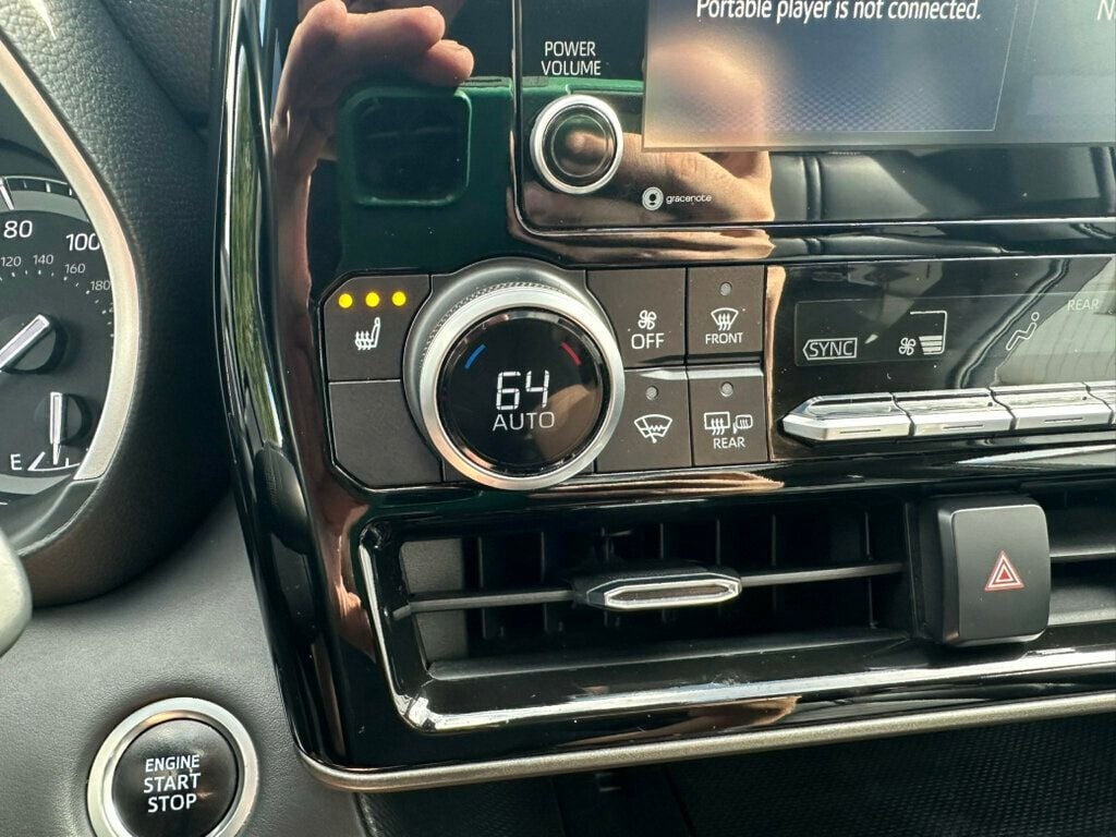 2021 Toyota Highlander XLE photo 23