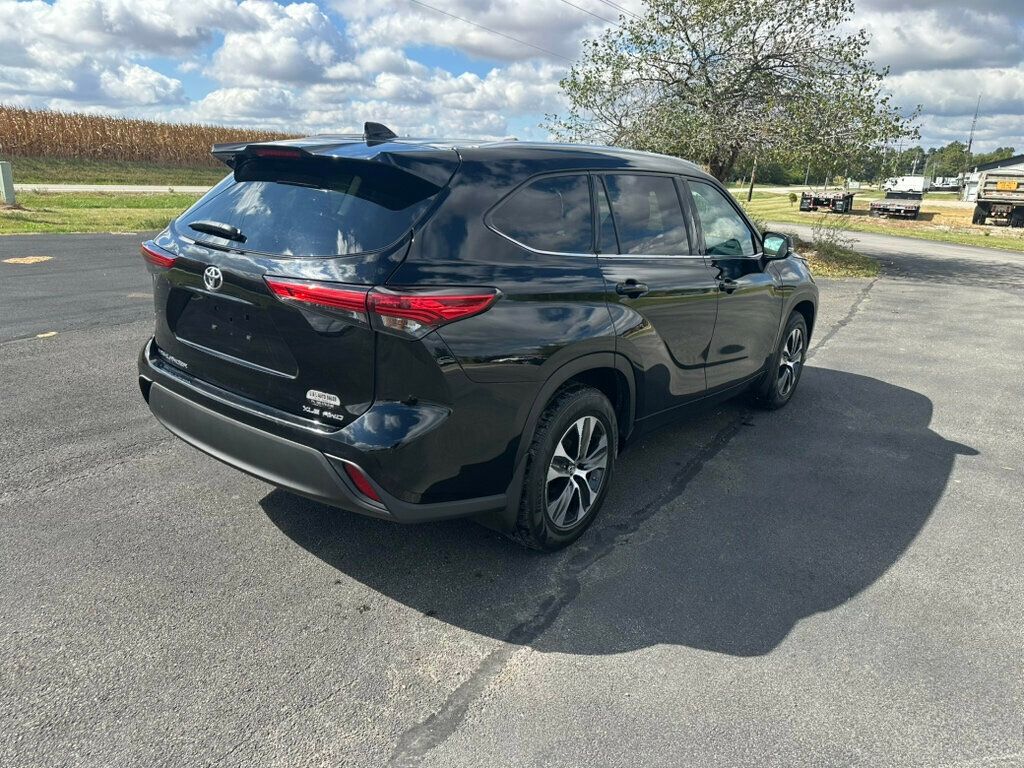 2021 Toyota Highlander XLE photo 4
