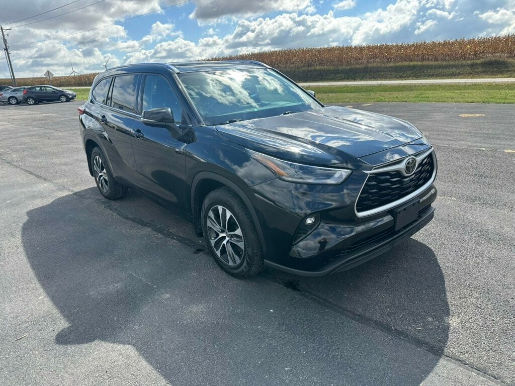 2021 Toyota Highlander XLE photo 6