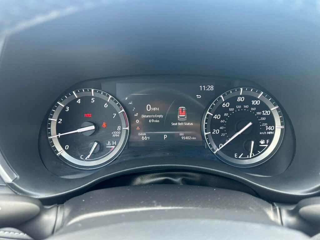 2021 Toyota Highlander XLE photo 8