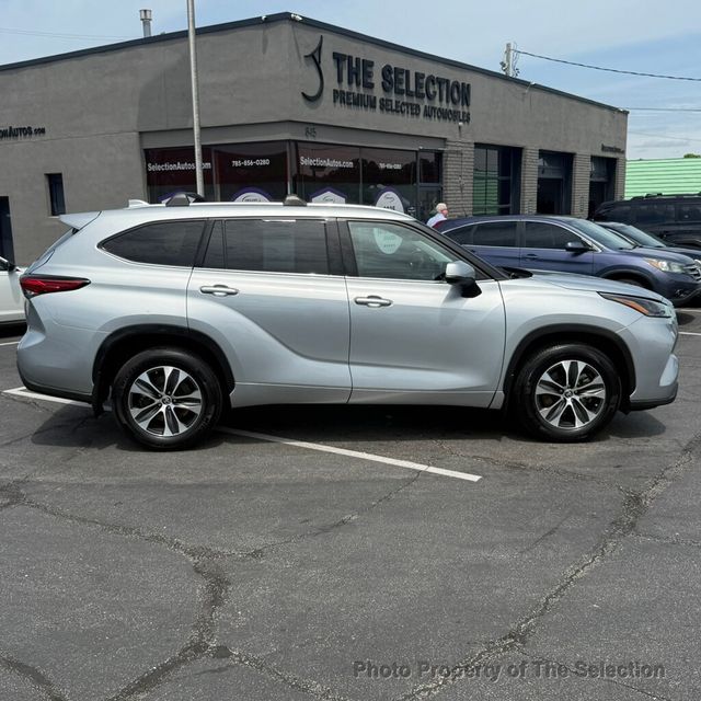 2021 Toyota Highlander XLE AWD V6 W/LANE DEPARTURE WARNING, ENTUNE AUDIO, APPLE CARPLAY - 23040019 - 19