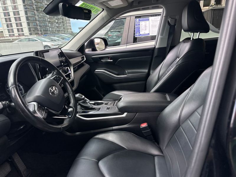 2021 Toyota Highlander XLE FWD - 23055332 - 10