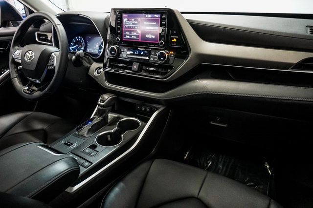 2021 Toyota Highlander XLE FWD - 22965702 - 13
