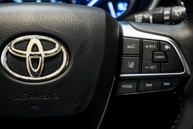 2021 Toyota Highlander XLE FWD - 22965702 - 17