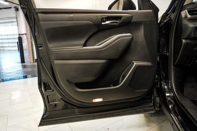 2021 Toyota Highlander XLE FWD - 22965702 - 21