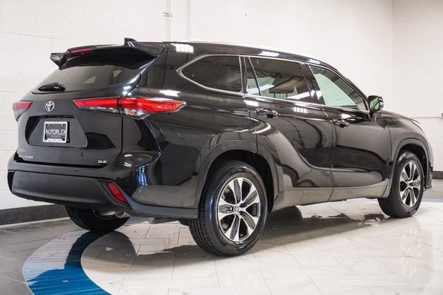 2021 Toyota Highlander XLE FWD - 22965702 - 31