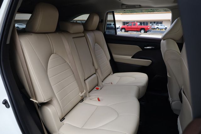 2021 Toyota Highlander XLE FWD - 22950759 - 19