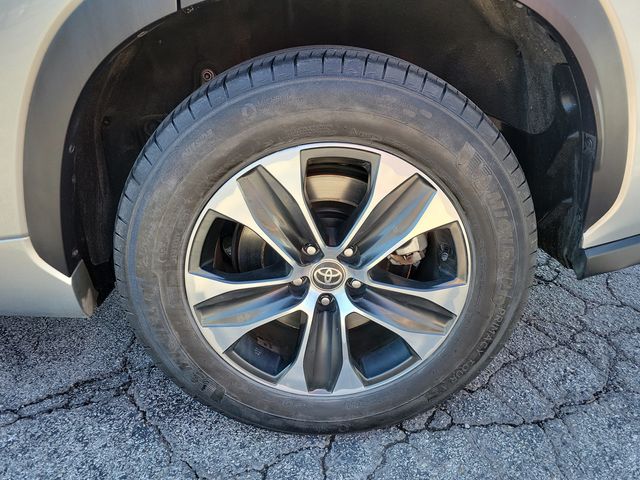 2021 Toyota Highlander XLE FWD - 22980370 - 28