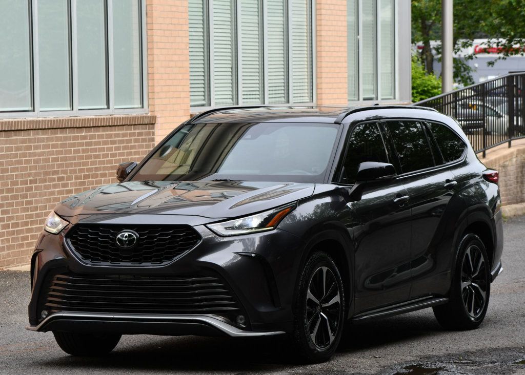 2021 Toyota Highlander XSE photo 3