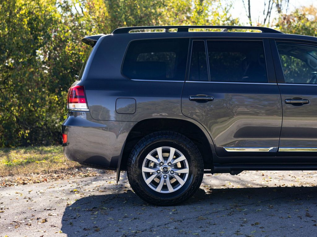 2021 Toyota Land Cruiser Last Year V8 Land Cruiser, PPF, Locking Differential, Third Row - 22944117 - 9