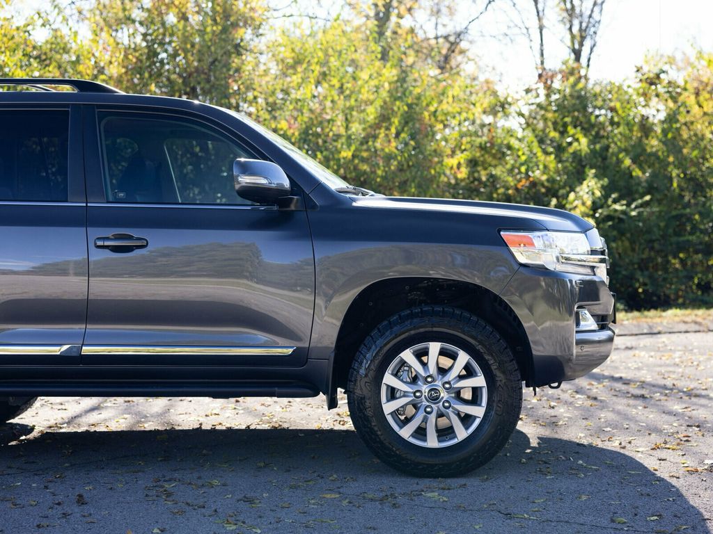 2021 Toyota Land Cruiser Last Year V8 Land Cruiser, PPF, Locking Differential, Third Row - 22944117 - 11