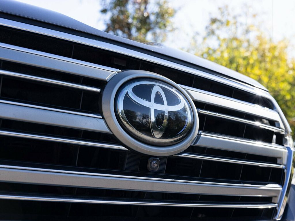 2021 Toyota Land Cruiser Last Year V8 Land Cruiser, PPF, Locking Differential, Third Row - 22944117 - 19