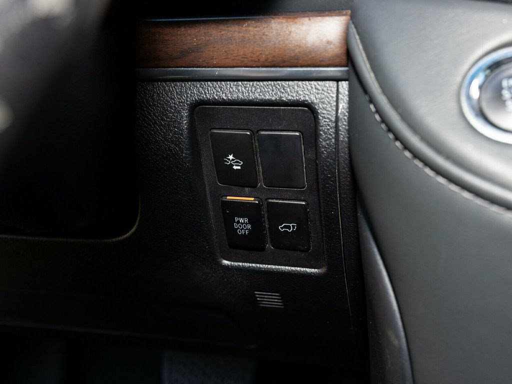 2021 Toyota Land Cruiser Last Year V8 Land Cruiser, PPF, Locking Differential, Third Row - 22944117 - 27