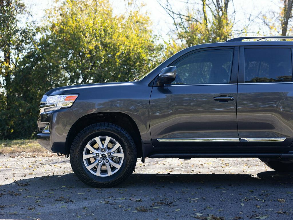 2021 Toyota Land Cruiser Last Year V8 Land Cruiser, PPF, Locking Differential, Third Row - 22944117 - 2