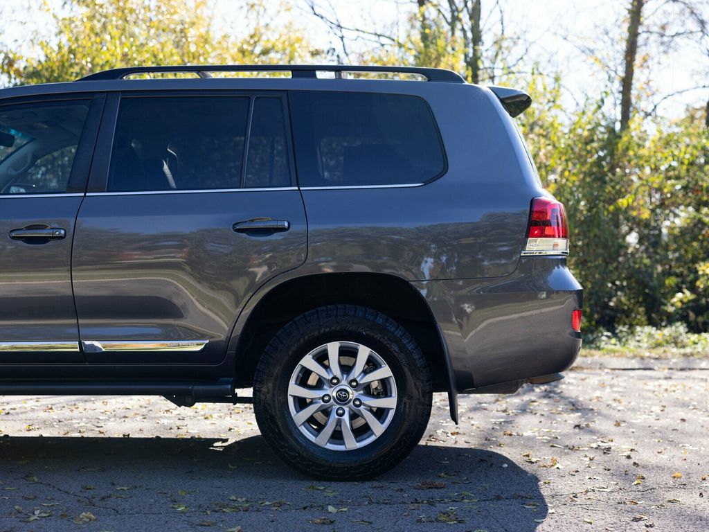2021 Toyota Land Cruiser Last Year V8 Land Cruiser, PPF, Locking Differential, Third Row - 22944117 - 4