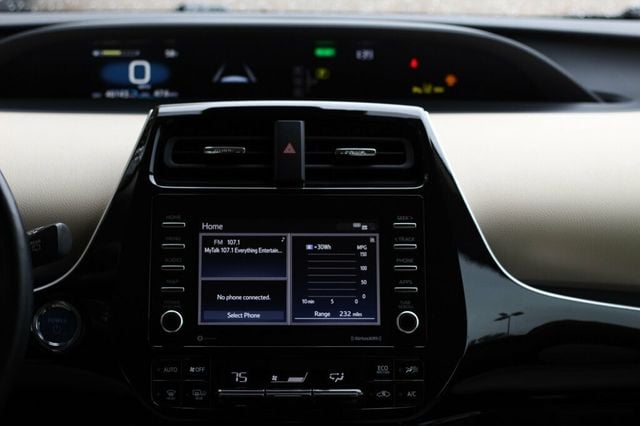 2021 Toyota Prius HYBRID XLE W/ LEATHER HEATED SEATS, HEATED STEERING WHEEL - 22932707 - 12