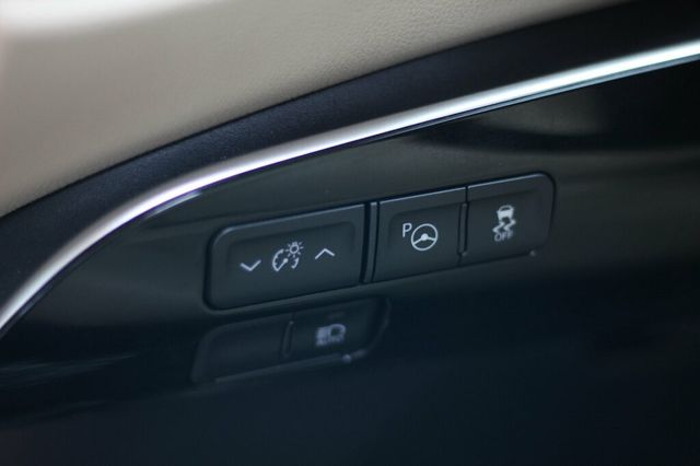 2021 Toyota Prius HYBRID XLE W/ LEATHER HEATED SEATS, HEATED STEERING WHEEL - 22932707 - 22