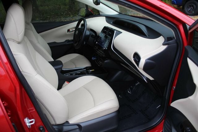 2021 Toyota Prius HYBRID XLE W/ LEATHER HEATED SEATS, HEATED STEERING WHEEL - 22932707 - 7