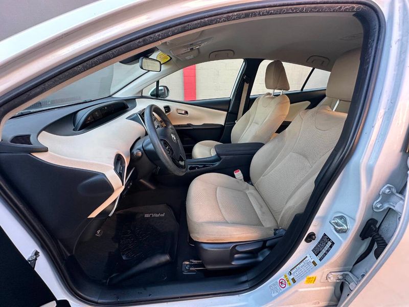 2021 Toyota Prius LE - 22909636 - 13