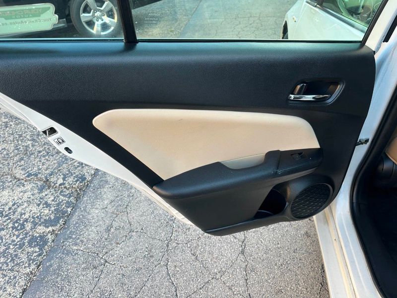 2021 Toyota Prius LE - 22909636 - 19