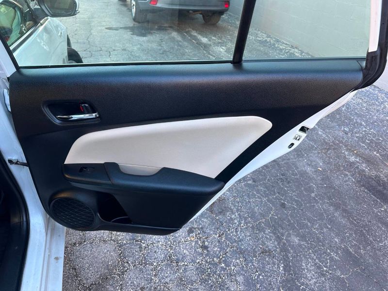 2021 Toyota Prius LE - 22909636 - 24