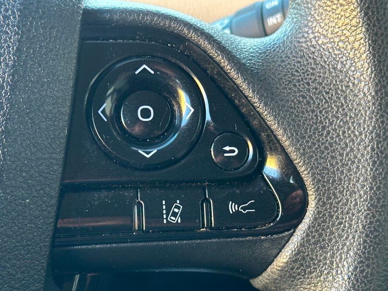 2021 Toyota Prius LE - 22909636 - 29