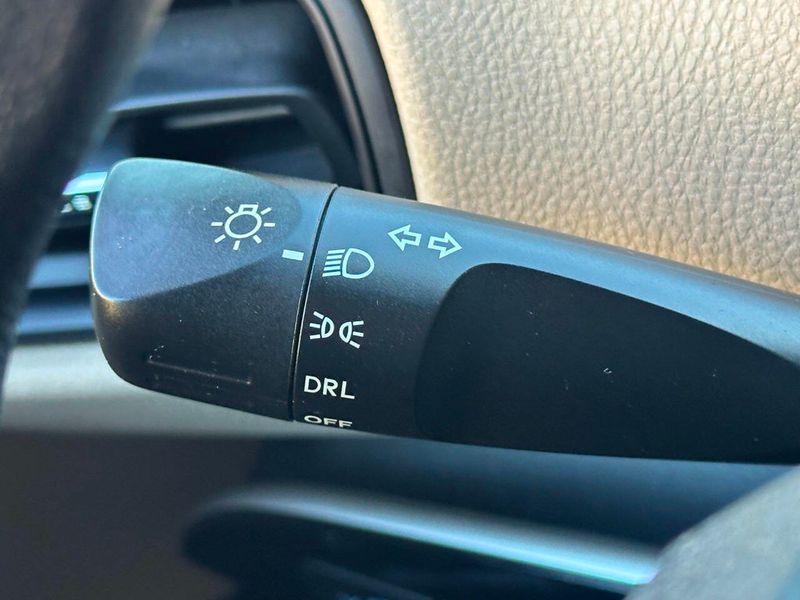 2021 Toyota Prius LE - 22909636 - 32