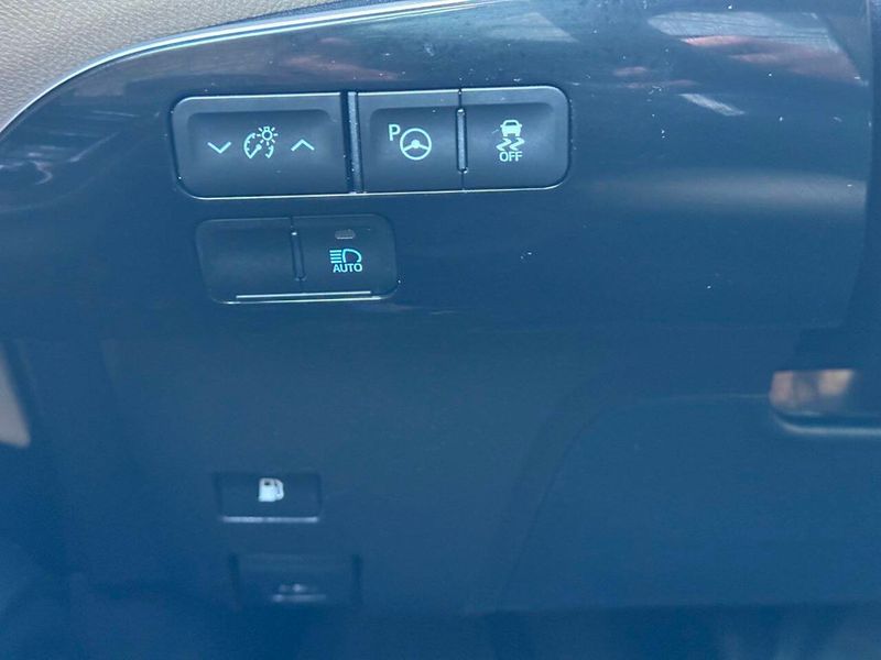 2021 Toyota Prius LE - 22909636 - 34