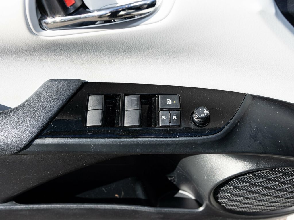 2021 Toyota Prius XLE AWD-e, Advanced Technology Package, Head-Up Display - 22952639 - 22