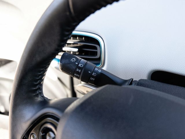 2021 Toyota Prius XLE AWD-e, Advanced Technology Package, Head-Up Display - 22952639 - 34