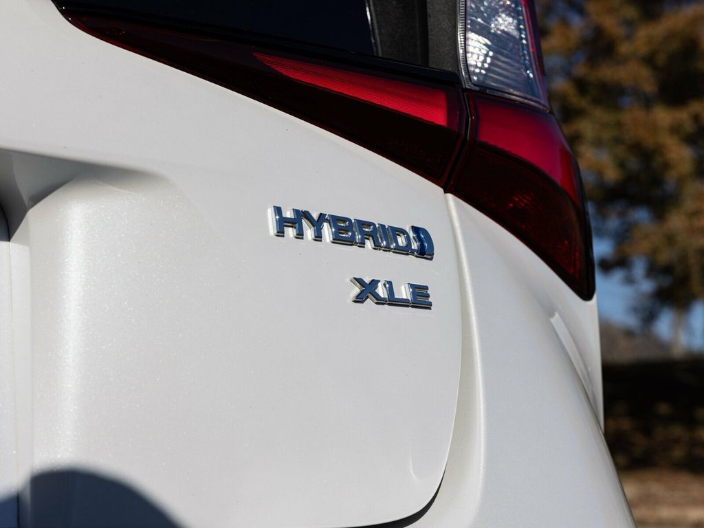 2021 Toyota Prius XLE AWD-e, Advanced Technology Package, Head-Up Display - 22952639 - 54