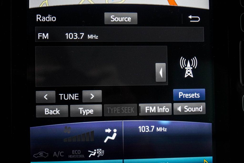Toyota Prius photo 26