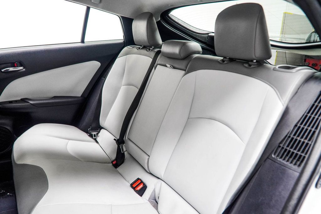 Toyota Prius photo 38