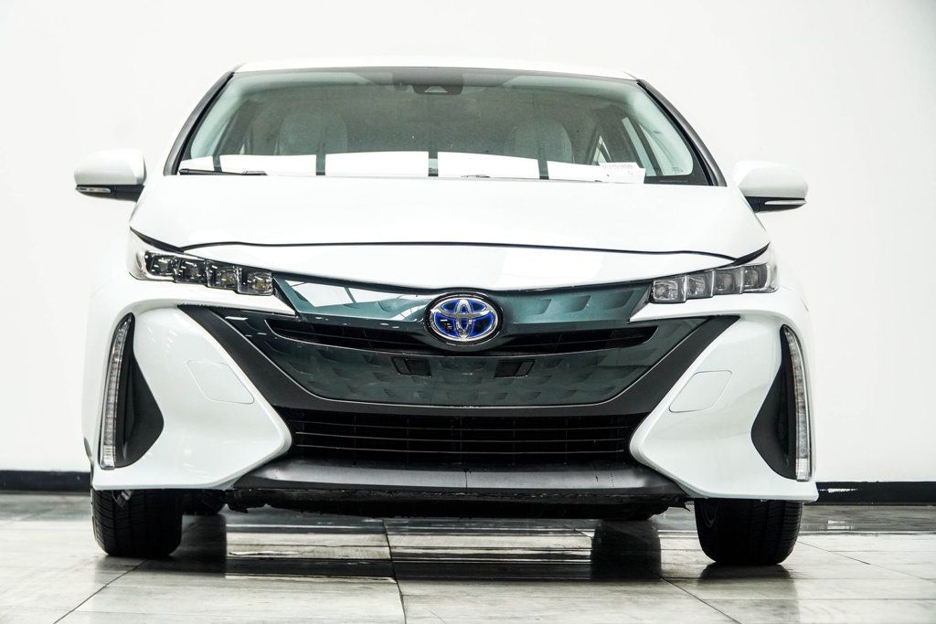 Toyota Prius photo 9