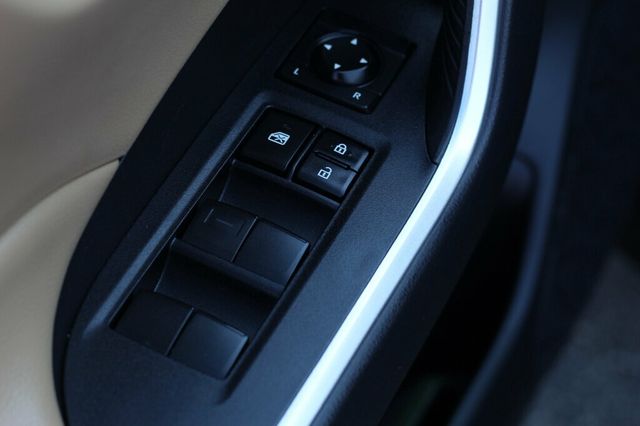 2021 Toyota RAV4 AWD HYBRID LE  - 23052723 - 19