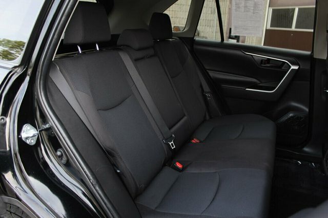 2021 Toyota RAV4 AWD HYBRID LE  - 23053274 - 10