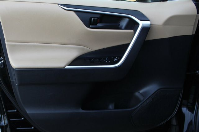 2021 Toyota RAV4 AWD HYBRID LE  - 23075671 - 18