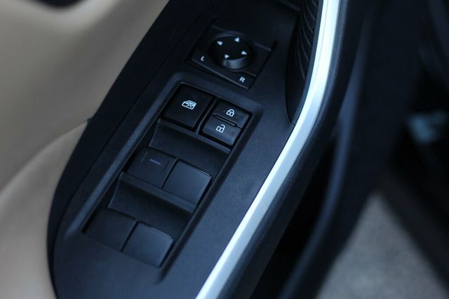 2021 Toyota RAV4 AWD HYBRID LE  - 23075671 - 19