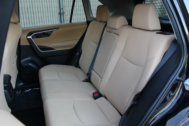 2021 Toyota RAV4 AWD HYBRID LE  - 23075671 - 25