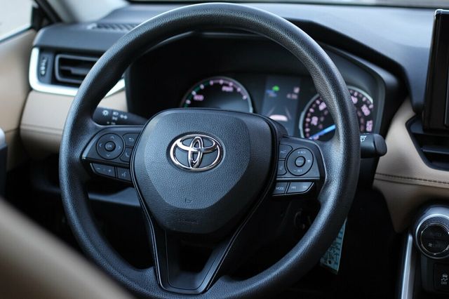2021 Toyota RAV4 AWD HYBRID LE  - 23075671 - 26